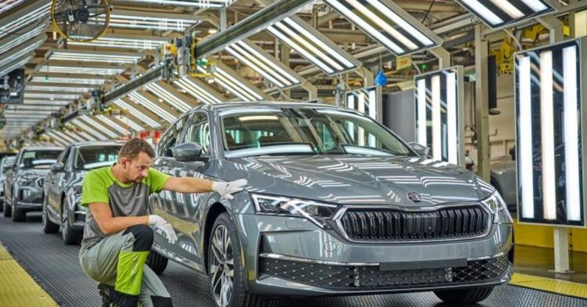 Škoda, Octavia'nın üretimine Kvasiny fabrikasında başladı